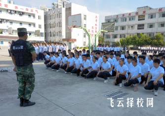 南充市高坪职业高级中学是怎样收费的