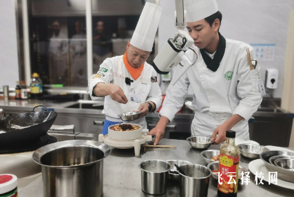 四川旅游学院烹饪学院招中专吗