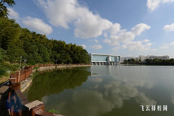 眉山华西航空旅游学校在哪里