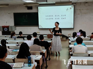 成都现代职校礼仪培训课程亮点与学生反馈