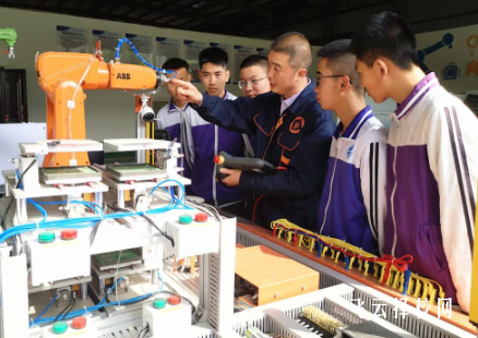 邛崃市职业高级中学适合哪些学生？初三低分段学生的靠谱选择