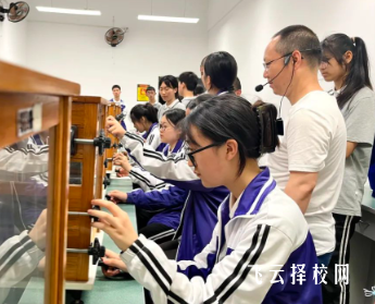 走进邛崃市职业高级中学：这里的王牌专业让你毕业即就业