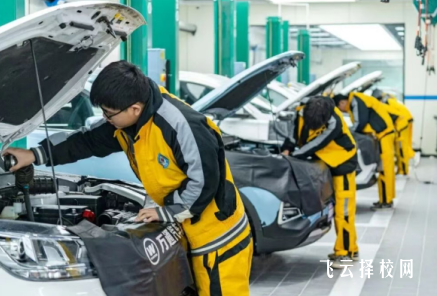 成都万通未来高级技工学校新能源汽修
