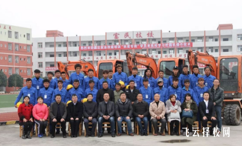 德阳市富民技校工程机械开挖掘机月入高