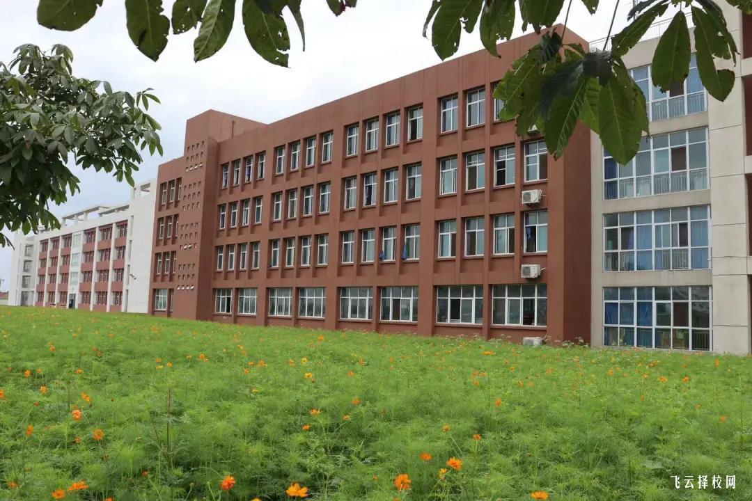 自贡五中怎么样,中专招生条件是什么