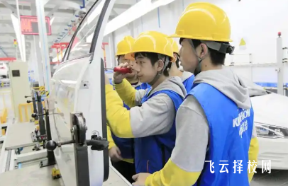 男生适合报汽车职校哪个专业?新能源方向前景被看好