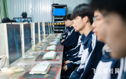 成都信息技术学校软件开发有前途
