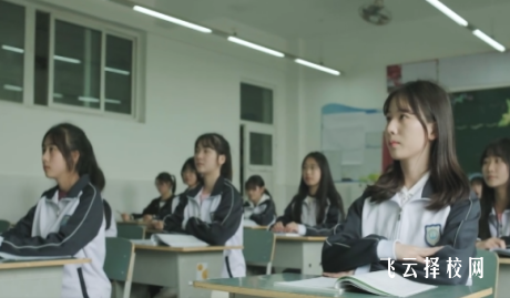 大邑县技工学校就近学技术家长放心